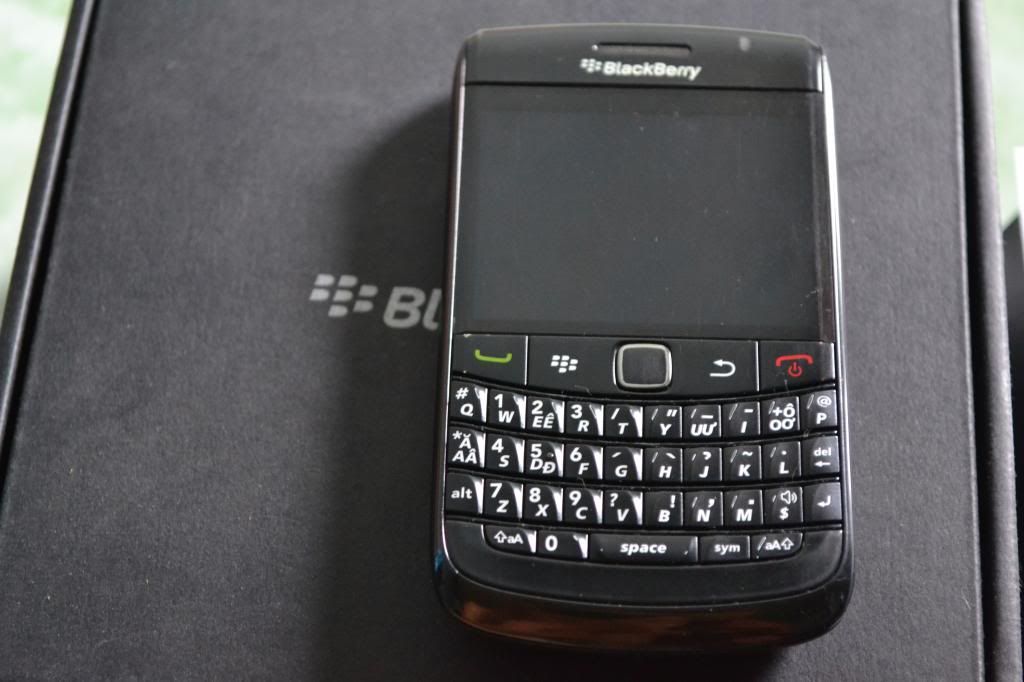 9780 Full box, đen, trắng, tai nghe SBH 50!