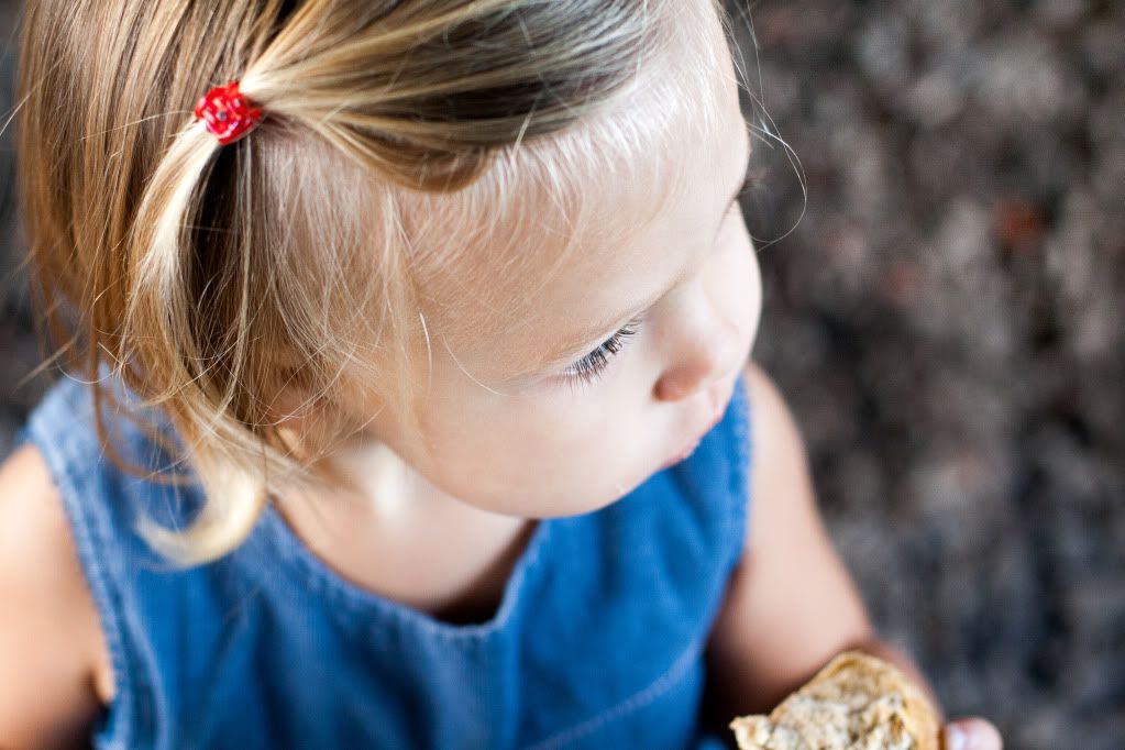 little girl with bagel
