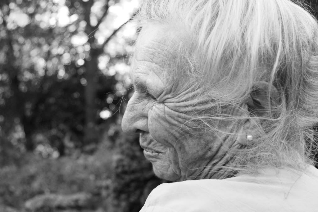 beauty wrinkled aged wrinkles smile lady woman