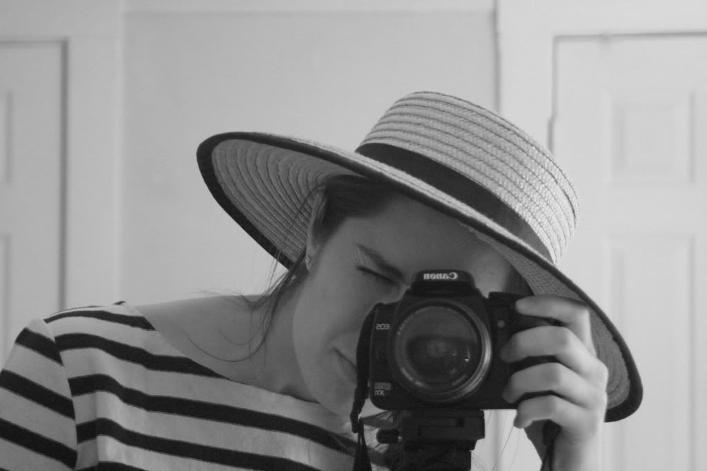 photographer self portrait black and white hat canon