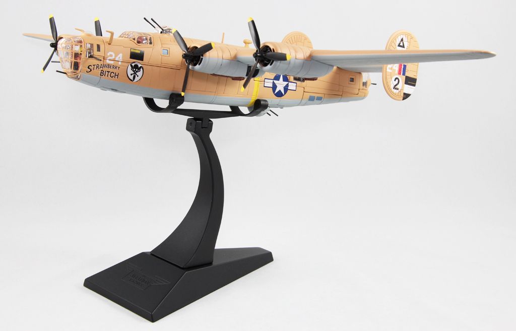 Corgi B-24D Liberator "Strawberry *****" AA34003 - DA.C