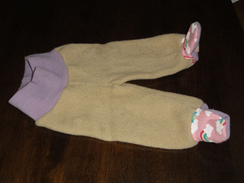 EUC XS Woollybottoms footies - rainbow EUC XS Woollybottoms footies - rainbow