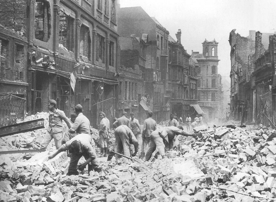  photo Going-through-rubble-Berg-Street-Hamburg-Altona-July-19432-900x659.jpg
