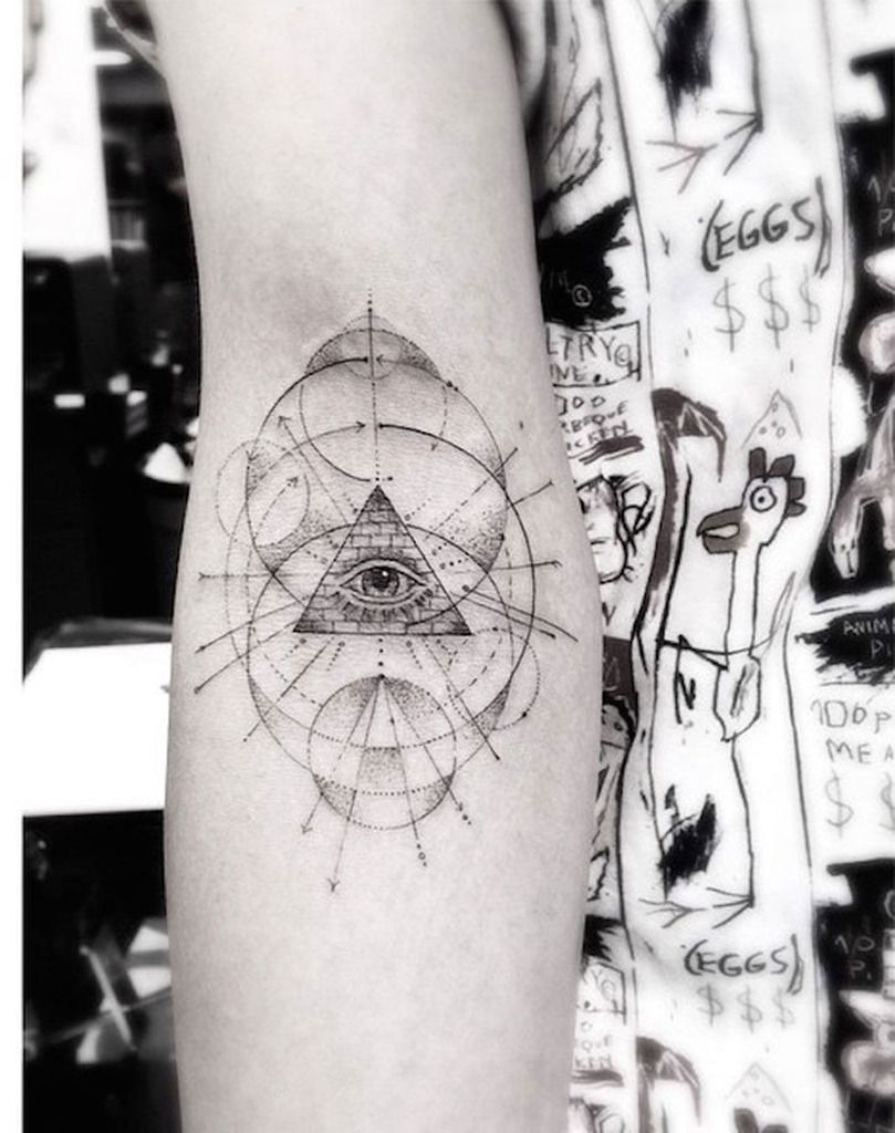  photo tatouages-geometriques-precision-blog-tableau-deco-41.jpg